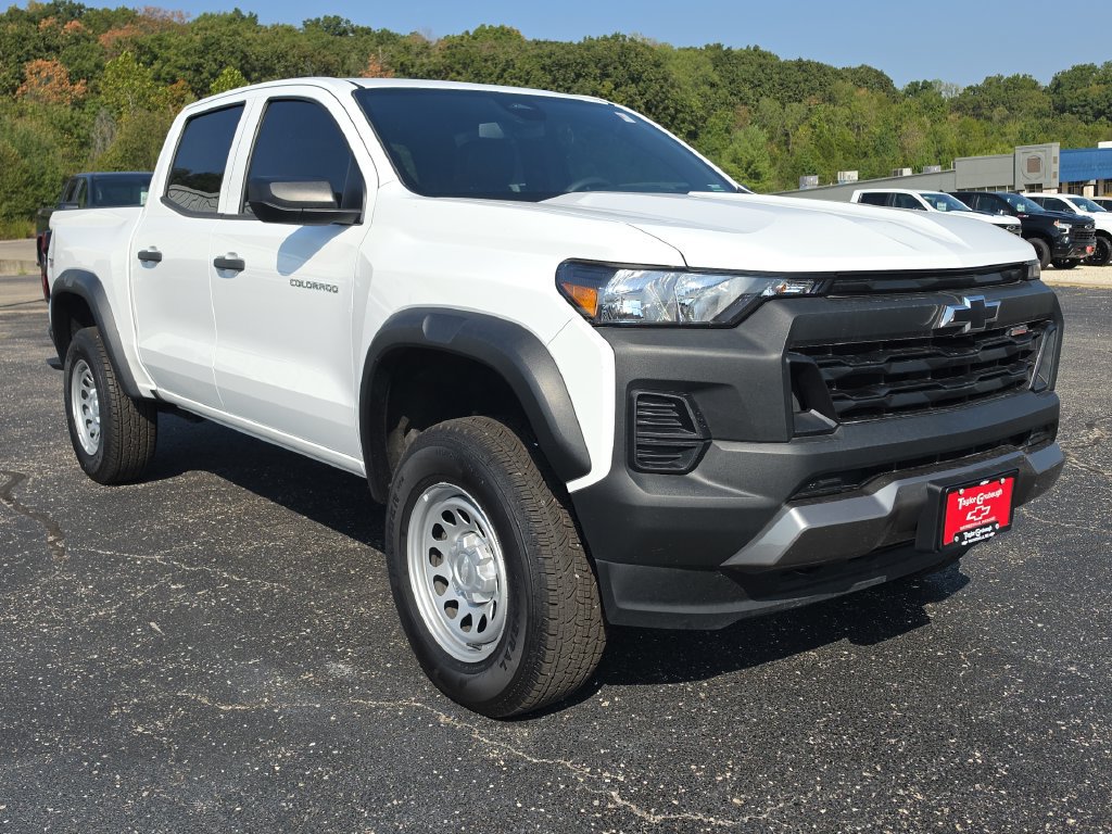 Used 2024 Chevrolet Colorado Trail Boss w/ Advanced Trailering Package AWD/4WD image 2
