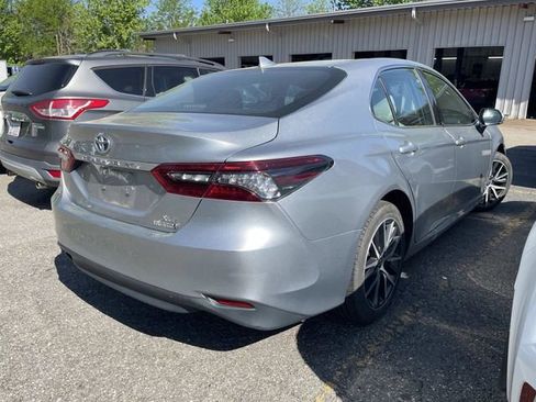 Used 2022 Toyota Camry XLE image 4