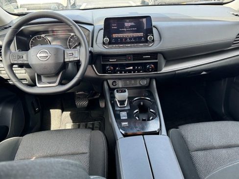 Used 2025 Nissan Rogue SV image 11