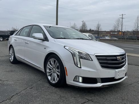 Used 2018 Cadillac XTS Luxury image 2