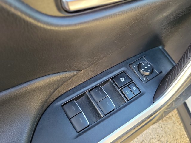 Used 2022 Toyota RAV4 XLE w/ Convenience Package FWD image 13