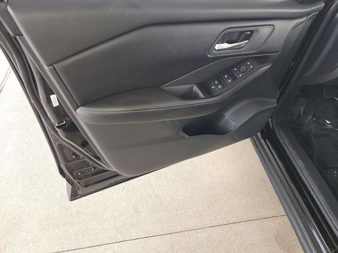 Used 2025 Nissan Rogue SV FWD image 28