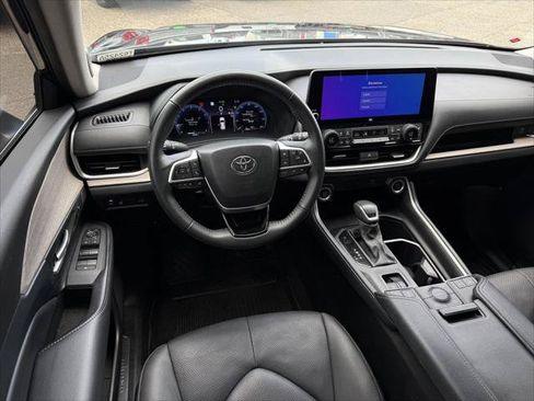 Certified 2024 Toyota Grand Highlander AWD image 17