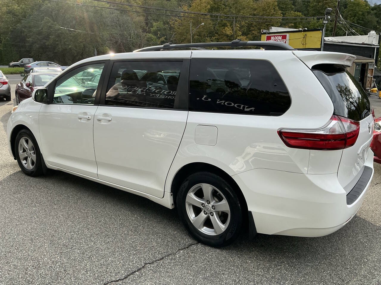 Used 2017 Toyota Sienna LE FWD image 9