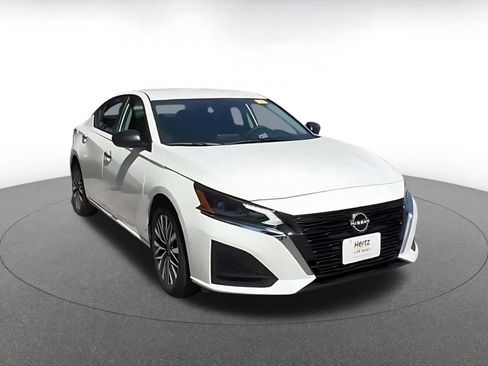 Used 2025 Nissan Altima 2.5 SV FWD image 3