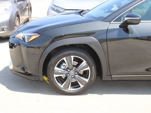 Certified 2025 Lexus UX 300h FWD image 4
