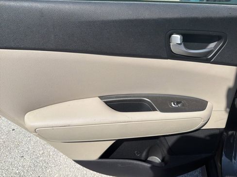 Used 2017 Kia Optima LX w/ Convenience Package image 12