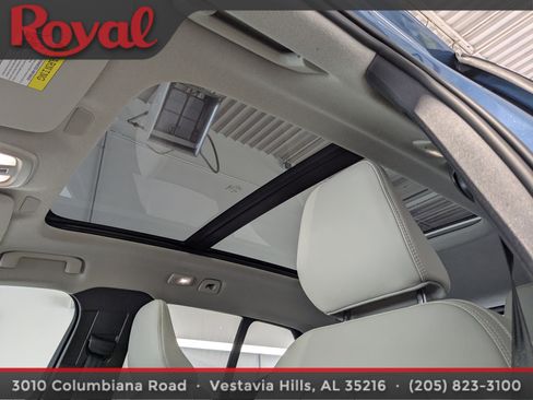 Certified 2024 Volvo XC40 B5 Plus image 25