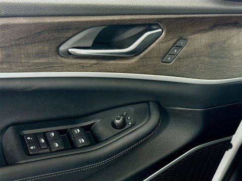 New 2026 Jeep Grand Cherokee L Limited AWD/4WD image 13