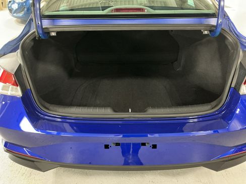 Certified 2023 Hyundai Elantra SE FWD image 10