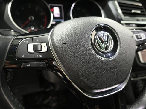 Used 2018 Volkswagen Tiguan SE w/ Panoramic Sunroof Package AWD/4WD image 27