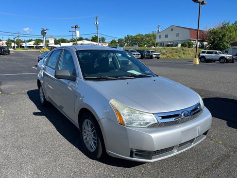 Used 2011 Ford Focus SE w/ 201A Rapid Spec Order Code FWD image 3