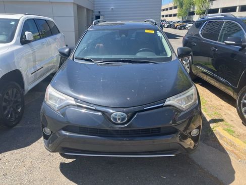 Used 2017 Toyota RAV4 Limited image 2