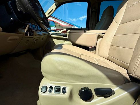 Used 2006 Ford F350 Lariat image 10