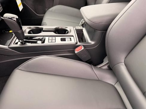 Certified 2026 Subaru Outback Premium AWD/4WD image 8