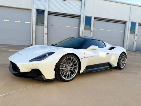 Used 2022 Maserati MC20 Coupe image 2