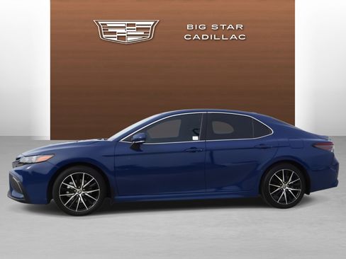 Used 2024 Toyota Camry SE image 2