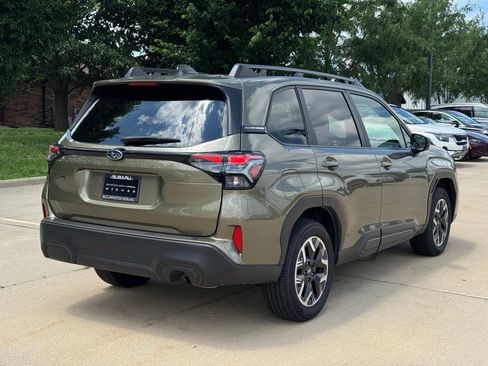 Used 2025 Subaru Forester Premium w/ Convenience Package #1 AWD/4WD image 3