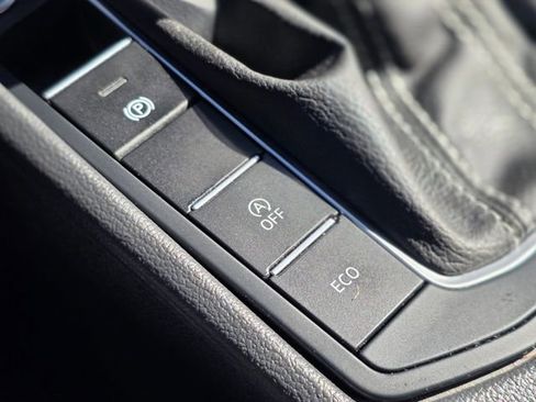 Used 2025 Volkswagen Jetta SE image 35