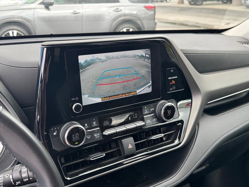 Used 2023 Toyota Highlander XLE FWD image 29