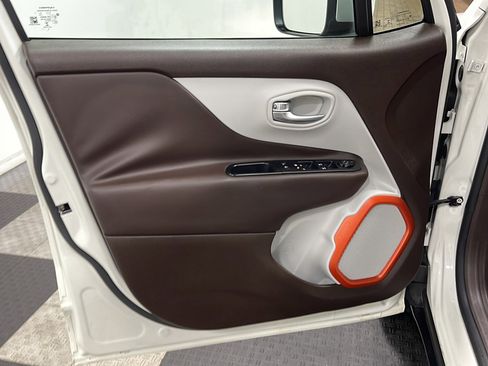 Used 2017 Jeep Renegade Limited AWD/4WD image 13