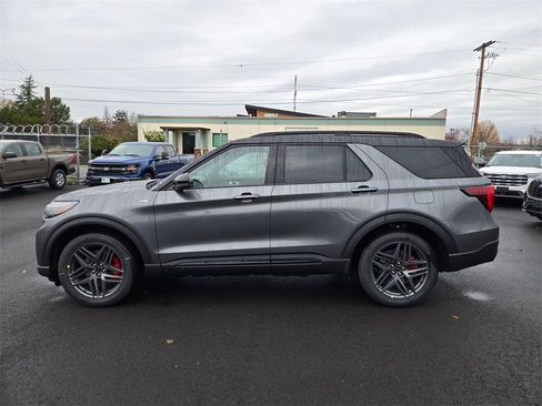 New 2026 Ford Explorer ST-Line w/ ST-Line Street Pack image 8