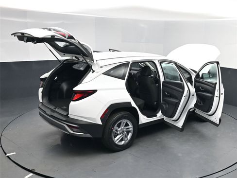New 2026 Hyundai Tucson SE image 18