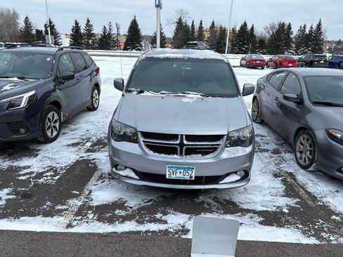 Used 2016 Dodge Grand Caravan R/T image 2