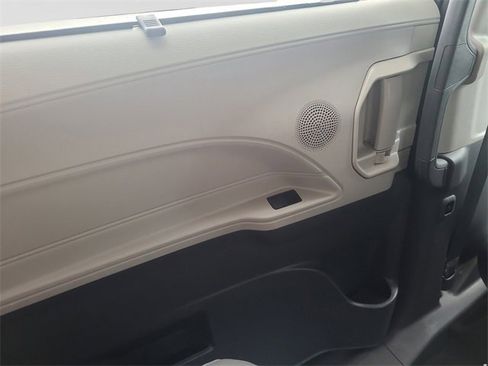 Used 2023 Toyota Sienna XLE image 21