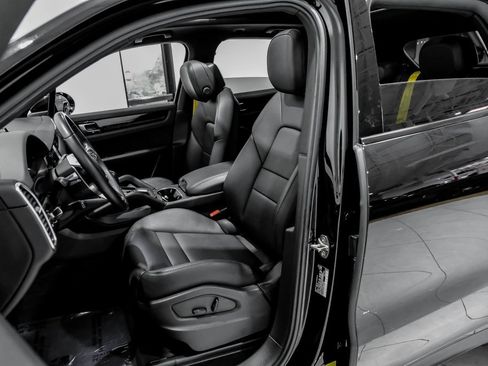 Used 2023 Porsche Cayenne image 36