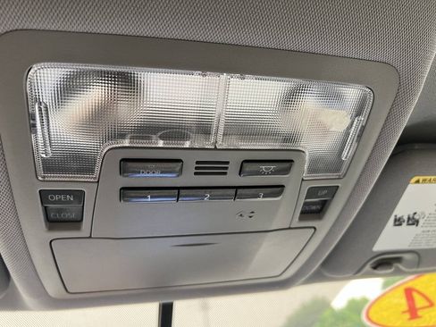 Used 2014 Toyota Highlander XLE AWD/4WD image 38