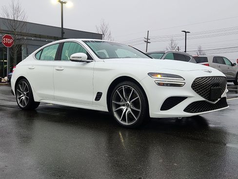 Used 2023 Genesis G70 2.0T image 1