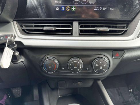 Used 2025 Chevrolet Trax LS w/ LS Convenience Package image 30