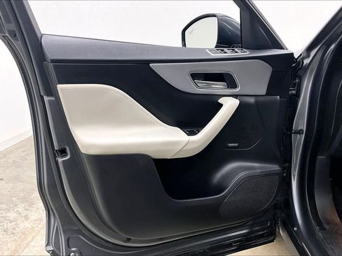 Used 2017 Jaguar F-PACE Prestige image 24