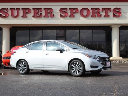 Used 2025 Nissan Versa SV FWD image 1
