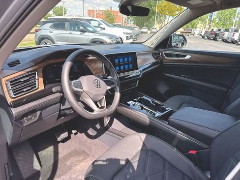 Used 2025 Volkswagen Atlas SE AWD/4WD image 10