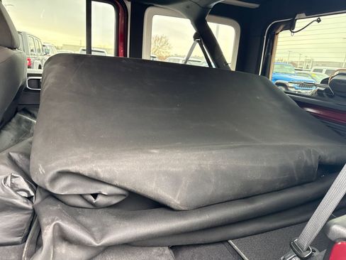 Used 2021 Jeep Wrangler Unlimited Sahara image 13