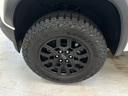 Used 2025 Chevrolet Colorado Trail Boss image 11