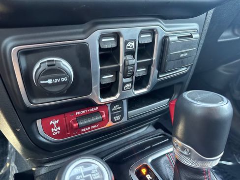 Used 2023 Jeep Gladiator Rubicon w/ LED Lighting Group AWD/4WD image 24