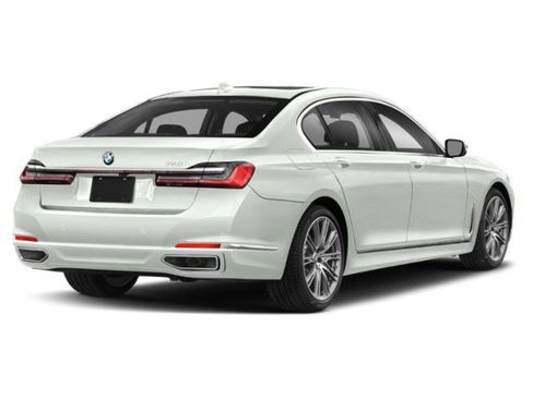 Used 2022 BMW 740i w/ Premium Package RWD image 2