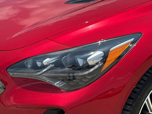 Used 2018 Kia Stinger GT2 AWD/4WD image 4