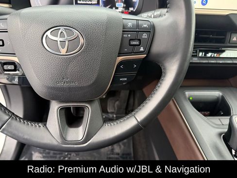 Used 2023 Toyota Crown Limited image 11