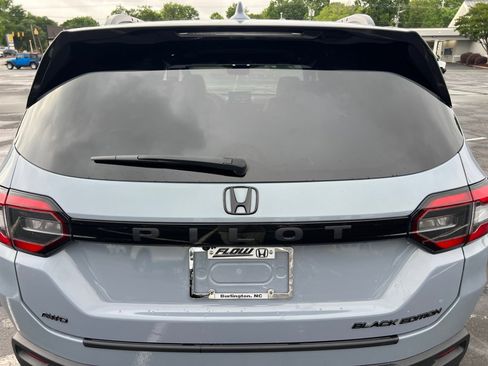 Used 2025 Honda Pilot Black Edition image 14