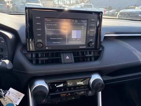 Used 2021 Toyota RAV4 LE image 23