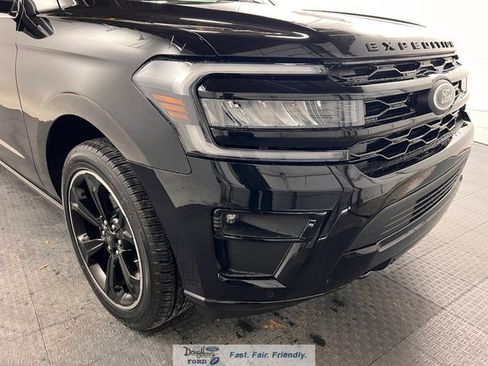 Used 2023 Ford Expedition Limited image 8