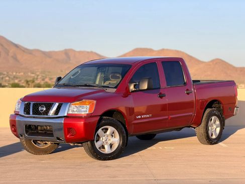 Used 2008 Nissan Titan SE AWD/4WD image 2