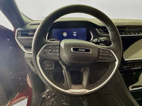 New 2025 Jeep Grand Cherokee Altitude image 11