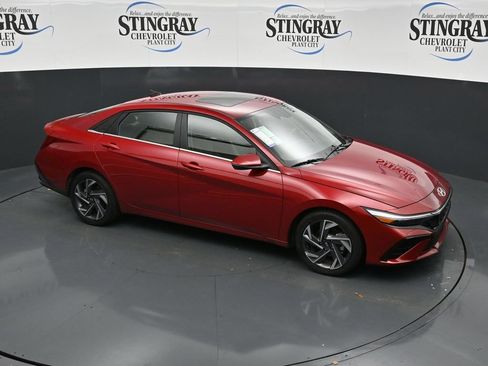 Used 2025 Hyundai Elantra Limited FWD image 18