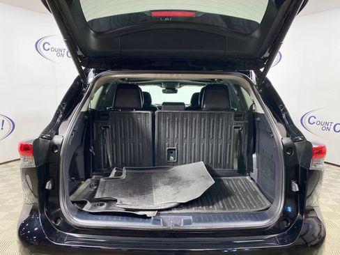 Used 2023 Toyota Highlander XLE AWD/4WD image 7