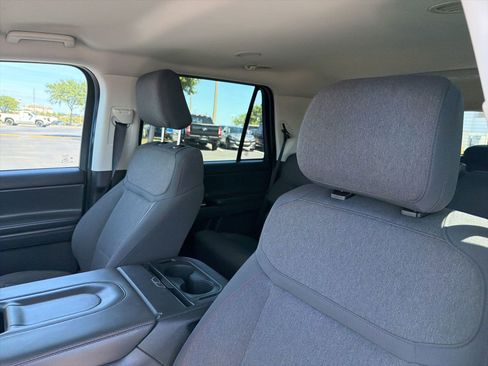 Used 2025 Ford Expedition Active image 20